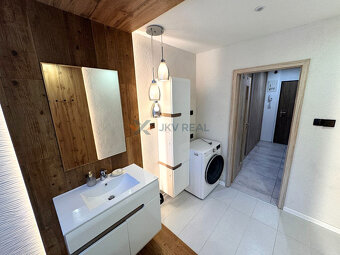 Prenájom: Priestranný 3-izbový Byt s Klimatizáciou vo Výborn - 3