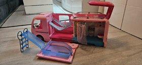 Predám Barbie karavan s bábikami a doplnkami - 3