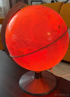 Svietiaci glóbus - 3