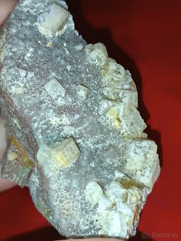 Minerál Fluorit na ametyste - 3