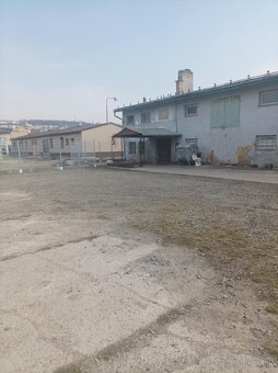 Objekt v meste o výmere 1220 m2,POZEMOK,2X HALA,SKLAD - 3