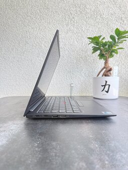 Lenovo ThinkPad X1 Carbon G9 - 3
