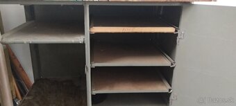 Predám ponk, kovovú skriňu, motor s prevodovkou na mlynček - 3