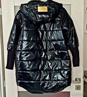 Lesklá bunda s dlhými úpletovými patentmi v.L - 3