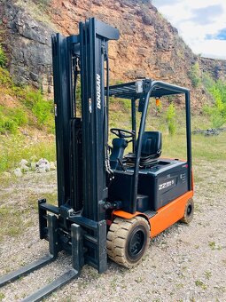 Elektricky vzv Doosan 2200kg, triplex 6000mm, r. 2014 - 3