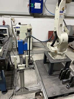 Svářecí robot s otoč. a nakláp. stolem OTC FD-V8L/FD11(7724) - 3