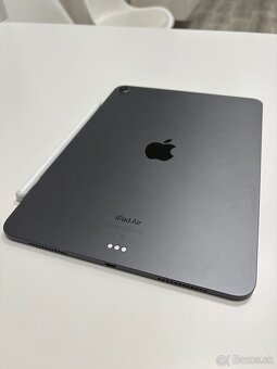 iPad Air 2022 (5. generácia) 256 GB - 3