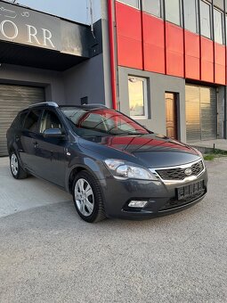 KIA Ceed Combi 1.6 CRDi = 85kW r.v 2012, Top Stav = - 3