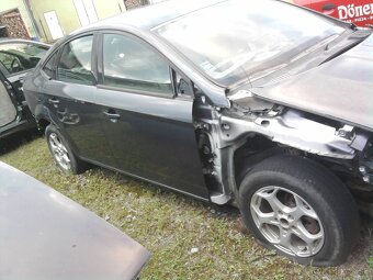 Rozpredam ford mondeo 1.8 92kw mk4 - 3