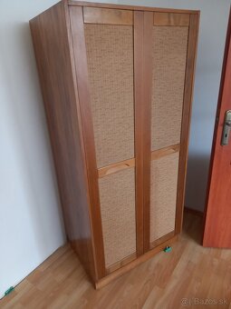 Predám vešiakovú skriňu - 3