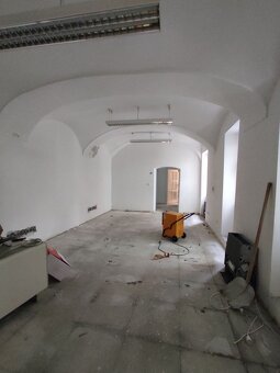 Priestor na prízemí, s vlastným vstupom 79,15m2 v centre na - 3