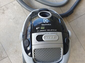 Predam Electrolux vysavac - 3