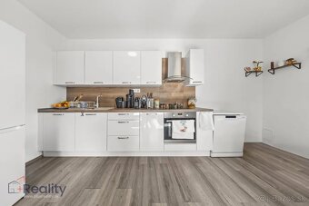 Trojizbový byt s rozľahlou dispozíciou vo Veľkých Uľanoch na - 3