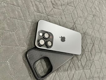 iPhone 15 Pro 256 GB - 3