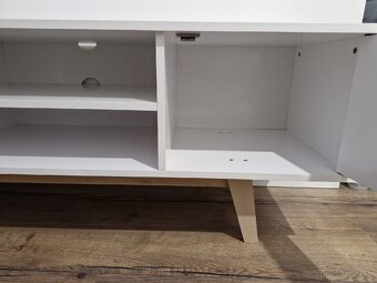 Stolík pod TV - 3