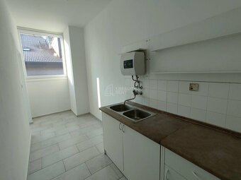Prenájom : Obchodný priestor 127 m2 na Hlinách pri Juniore - 3