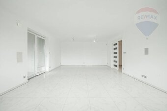 PREDAJ: 15 ročný rodinný dom - bungalov s veľkým pozemkom, P - 3