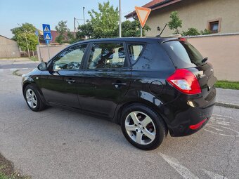 Predám Kia Ceed Faclieft 1.4 77kw Benzin r.v.2012 - 3