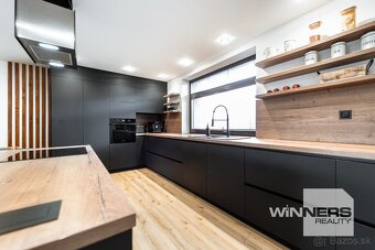 Priestranná novostavba s dvojgarážou v obci Nová Polhora - 3