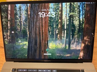 Apple MacBook Pro 16" - 3