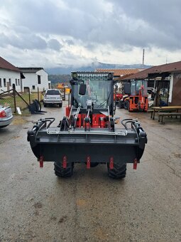 TRAKTOR BAGER MACAO BX300 Pro - 3