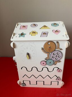 Elisdesign biely domcek - activityboard - 3