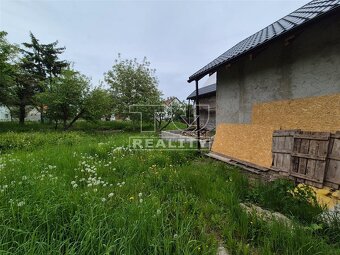 Na predaj slnečný priestranný pozemok s rozostavaným... - 3