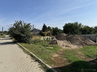 NA PREDAJ: stavebný pozemok 648m2 - Zavar - 3