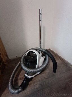 Podlahový vysávač Bosch Serie 2 BGS05A222 - 3