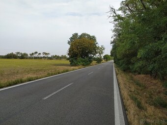 Hľadá sa nový majiteľ jedinečného pozemku v obci Láb. - 3