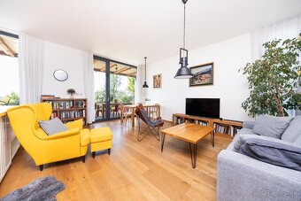 MIKELSSEN - Na predaj výnimočný bungalov s bazénom v lukratí - 3