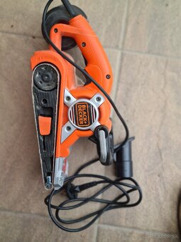 Pásová brúska Black decker - 3