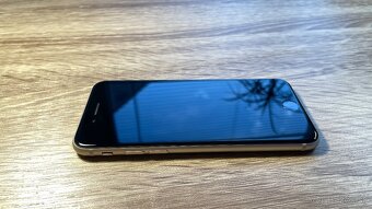 iPhone SE 2022 128 GB - 3