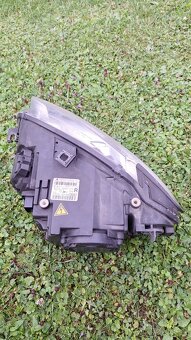 Predne Prave Svetlo Audi a4 b7 bixenon - 3