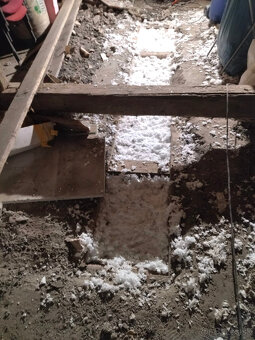 Palach dutý trámový strop výplň dutín fúkaná vata Supafil - 3