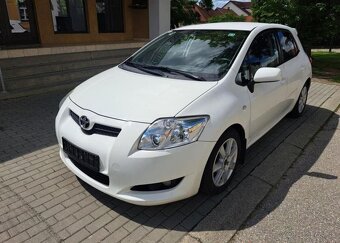 Toyota Auris 1,4 D4-D nafta manuál 66 kw - 3