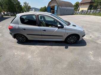 Predám Peugeot 206 1.6 BENZÍN r.v. 2000 - 3