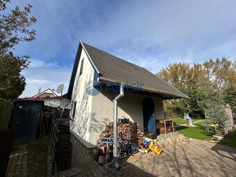 Murovaná podpivničená chata s okrasnou záhradou v osobnom vl - 3