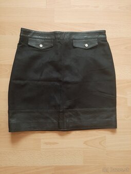 Čierna koženkovo-semišová sukňa H&M - 3