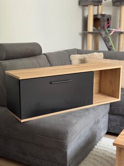 Zavesna polička s dvierkami - 3