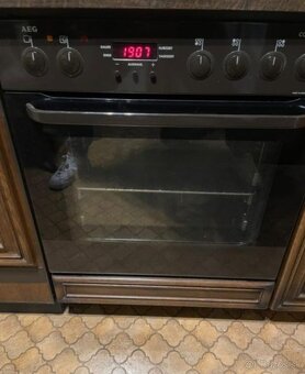 Tmavá rustikální kuchyňská linka se spotřebiči,5690 - 3