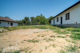 Na predaj priestranný bungalov-novostavba-holodom, Vajkovce - 3