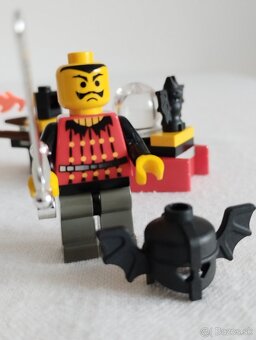 LEGO Castle 2848 Flying Machine - 3