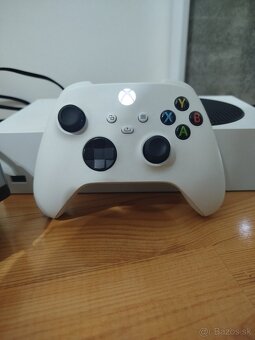 Predám Xbox series S 512GB aj z ovládačom a kabelažou - 3