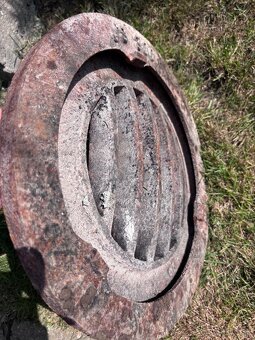 Liatinovy poklop JS 300 - 3
