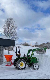 John Deere s množstvom príslušenstva - 3