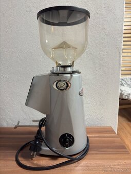 Profesionálny mlynček na kávu - 3