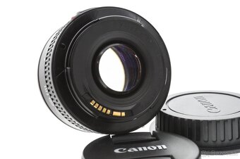 Canon EF 50mm f/1.8 II - 3