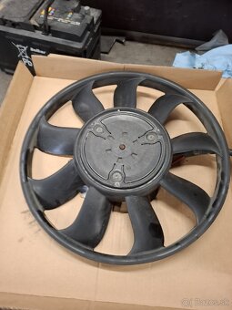 Audi Q7 ventilator chladica - 3