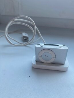 Apple MP3 Shuffle - 3